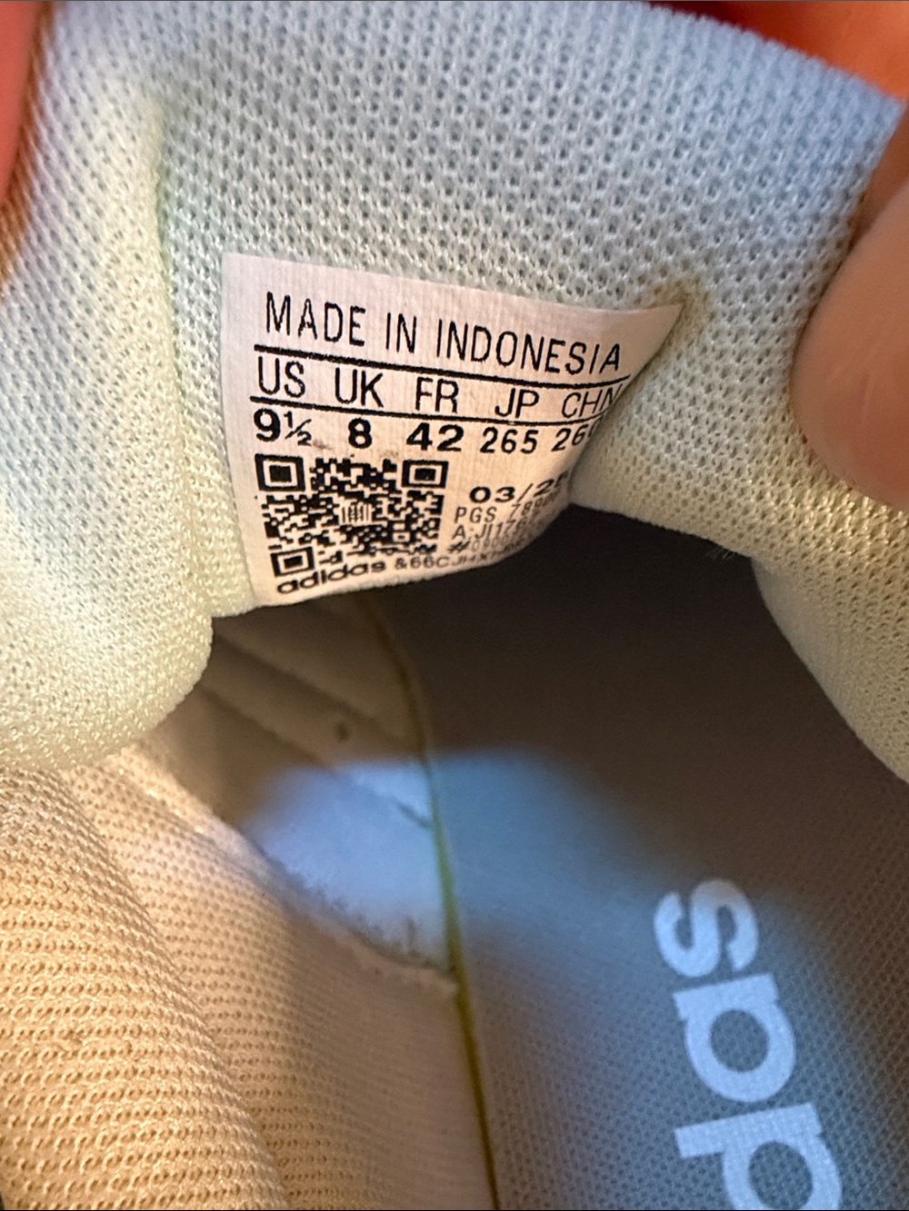 adidas Women’s White Sneakers with Light Blue Stripes and Gum Sole size 9.5 - Picture 2 of 6